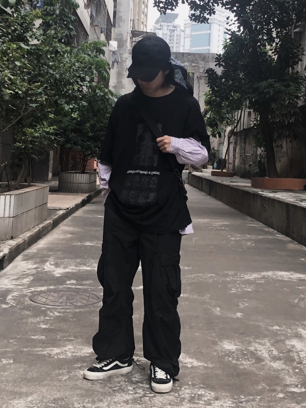 「ootd、国潮、VANS」｜「limpidoculusのアイテム（Tシャツ/カットソー、ブラック系）」を使った、-FUNCHOCさん（メンズ・170cm）の夏コーディネートの1枚目の写真
