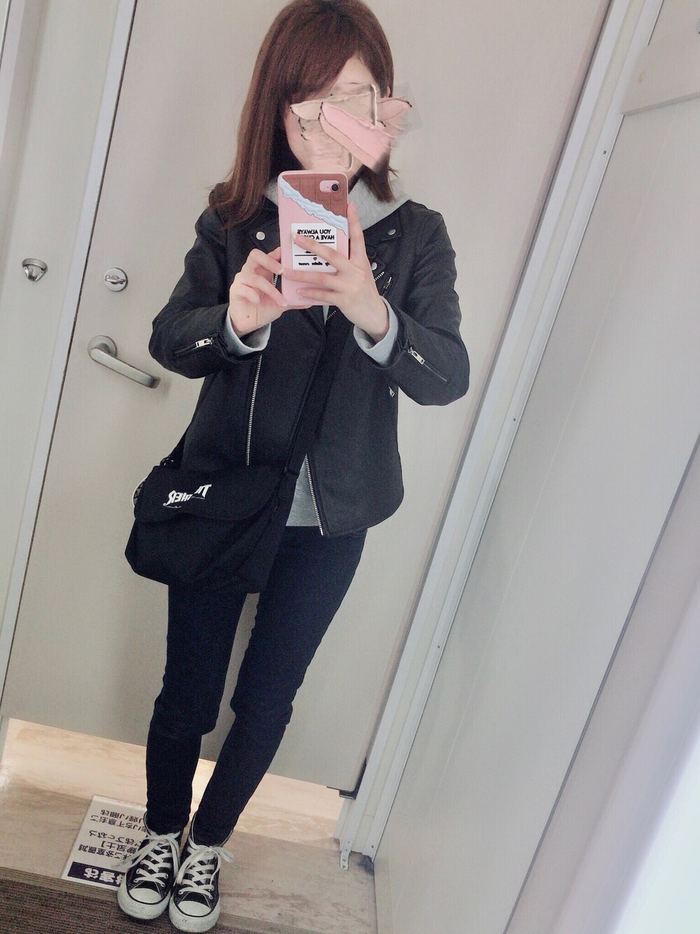 「休日スタイル、ライダース、スキニーデニム、パーカー、低身長、おちびさん」｜「UNIQLOのネオレザーライダースジャケット（その他アウター、ブラック系）」を使った、Noさん（レディース・149cm）の春コーディネートの1枚目の写真