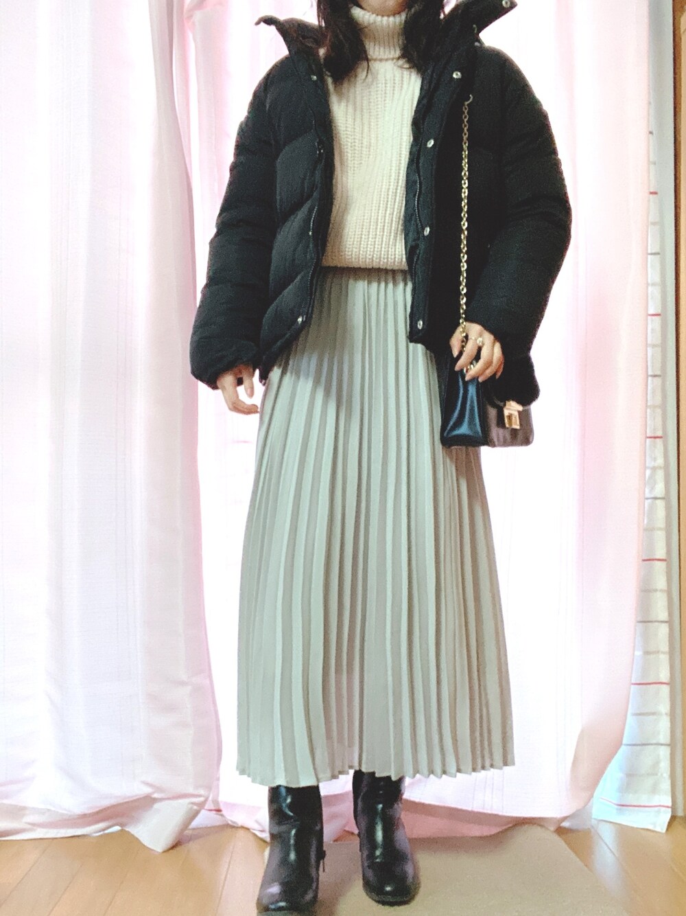 「ローゲージタートルネックセーター、UNIQLO U、GU、ダウンジャケット、ダウン、オリエンタルトラフィック、低身長、きれいめカジュアル、休日コーデ」｜「GUのアイテム（ダウンジャケット/コート、ブラック系）」を使った、Noさん（レディース・149cm）の冬コーディネートの1枚目の写真