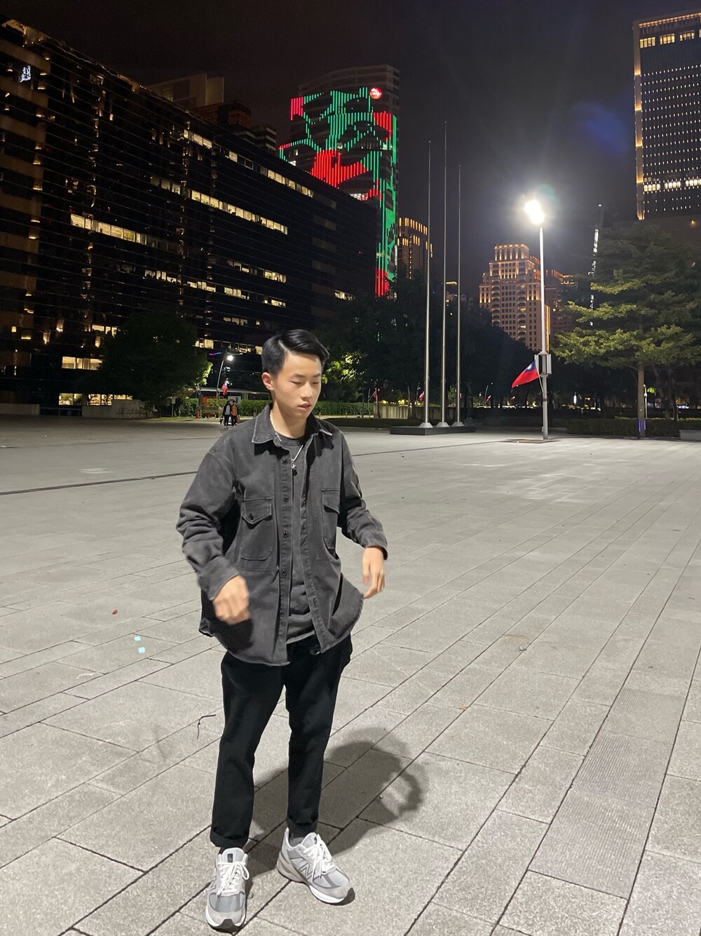 「Taiwan、Taichung、New Balance、JKS shop、cold」｜「jksのアイテム（ジャケット/アウター、ブラック系）」を使った、jsnnさん（メンズ・163cm）の冬コーディネートの1枚目の写真