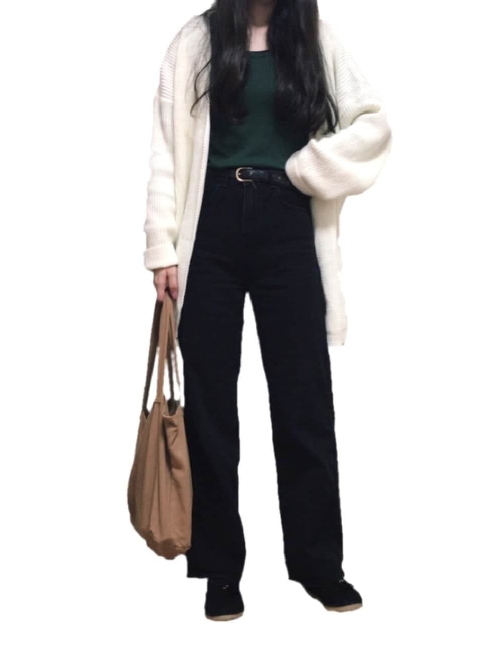 「韓国、dailymonday、Gogosing、ゆるカーディガン、白カーディガン、黒ワイドパンツ、トートバッグ、シンプル、ベルト、オトナカジュアル」｜「GOGOSINGのアイテム（カーディガン/ボレロ、ホワイト系）」を使った、NANAさん（レディース・168cm）の秋コーディネートの1枚目の写真