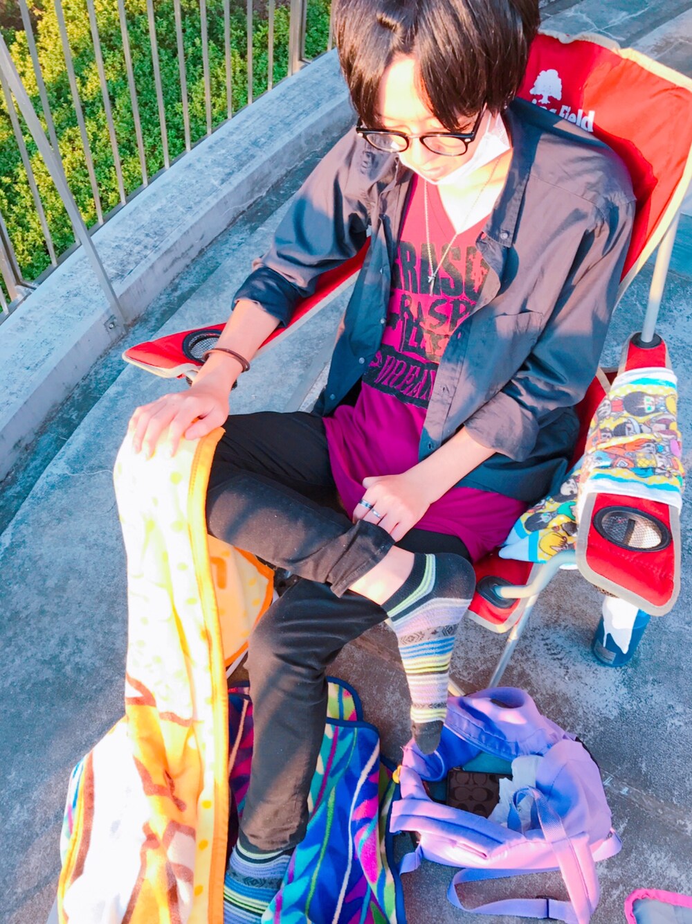 「Tシャツ、シャツスタイル、スキニー、めがね、GRASM」｜「GRASUMのアイテム（Tシャツ/カットソー、パープル系）」を使った、（＾ω＾）さん（メンズ・172cm）の秋コーディネートの1枚目の写真
