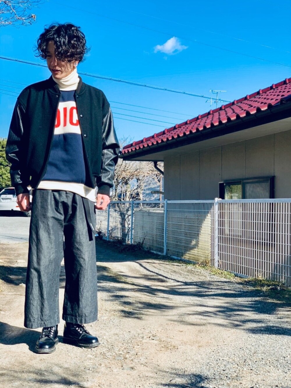 「Y's、借り物コーデ、Dr.Martens、タートルネック」｜「Y'sのアイテム（パンツ、グレー系）」を使った、（＾ω＾）さん（メンズ・172cm）の冬コーディネートの1枚目の写真