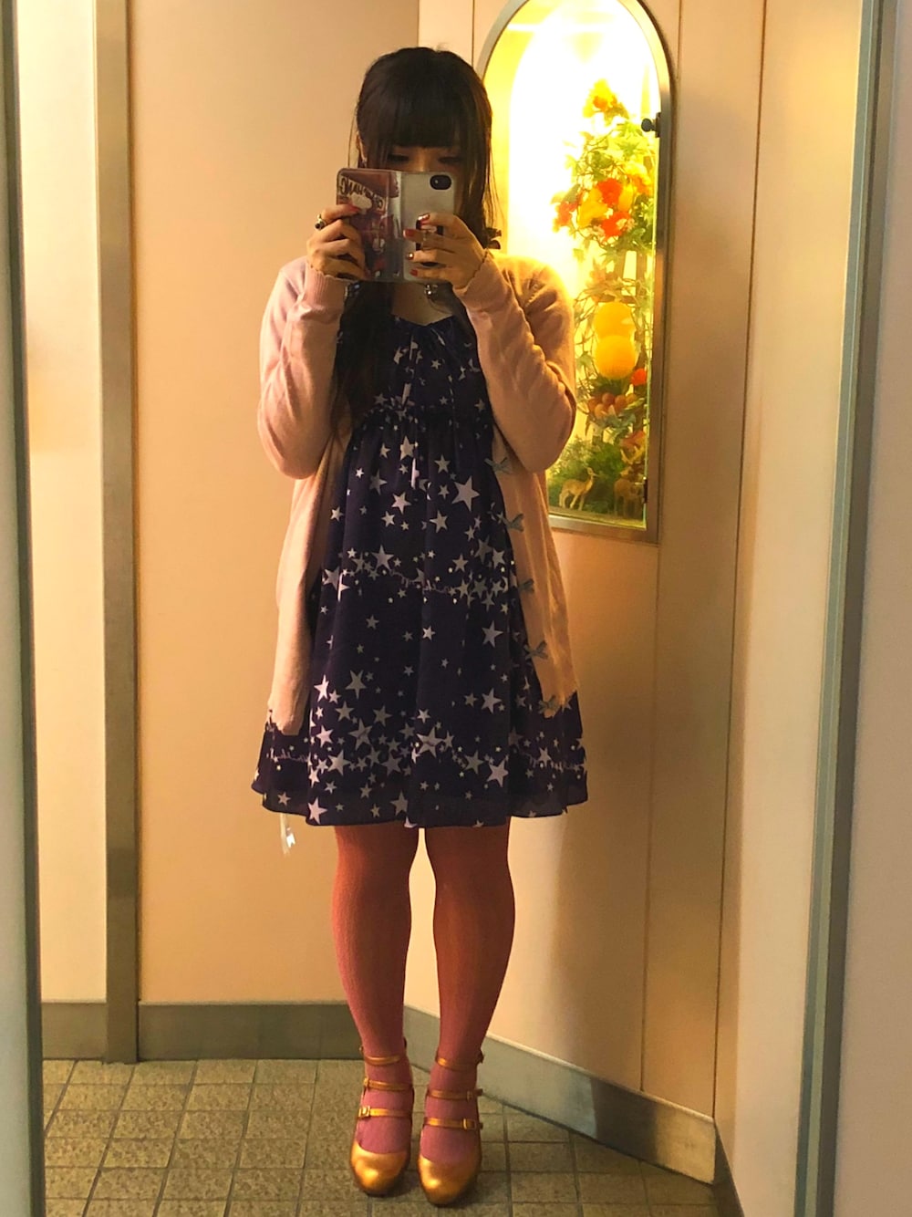 Vivienne Westwoodのパンプス（ゴールド系）を使った人気