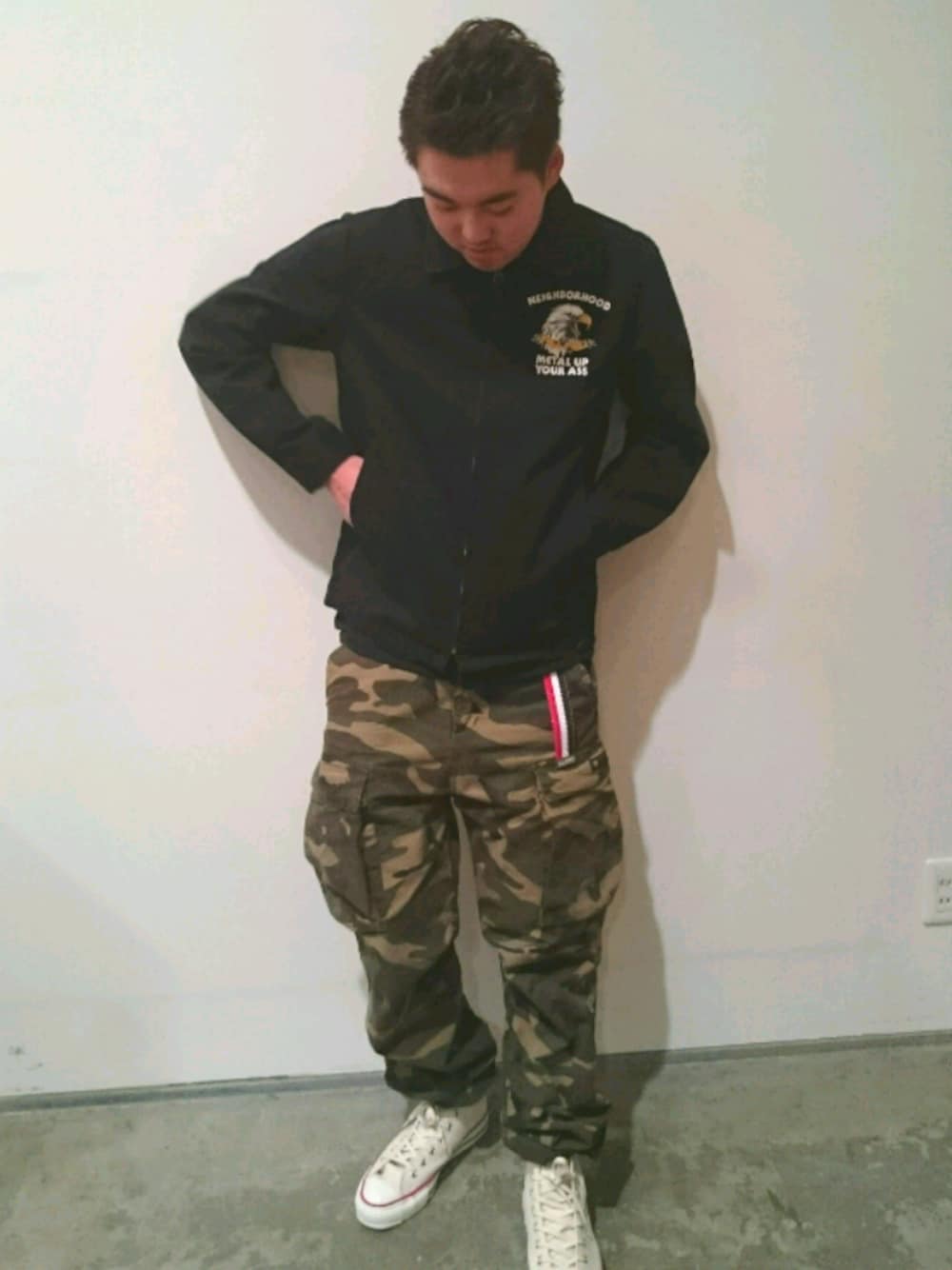 NEIGHBORHOODのカーゴパンツを使った人気ファッションコーディネート