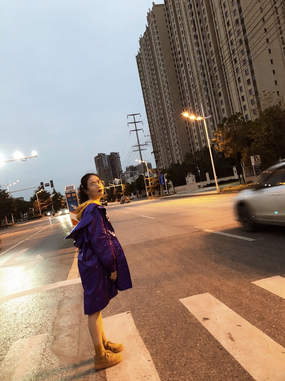 「街边」｜「淘宝のアイテム（ソックス/靴下、オレンジ系）」を使った、Tux_yさん（レディース・165cm）の秋コーディネートの1枚目の写真