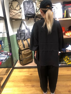 「AVIREX（アヴィレックス）のウエストギャザー サイドタックパンツ/ WEST GATHERS SIDE TUCK PANTS（その他パンツ、ブラック系）」を使った、浅野ゆきさん（レディース・158cm）の夏コーディネート