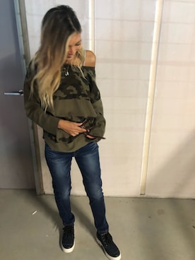 「AVIREX（アヴィレックス）の【直営店限定】リバーシブル カモプルオーバー/ REVERSIBLE CAMO PULLOVER（スウェット、グリーン系）」を使った、浅野ゆきさん（レディース・158cm）の夏コーディネート