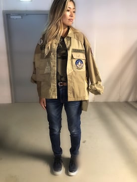 「AVIREX（アヴィレックス）のタイプブルー ストレッチ バックプリント デニムパンツ/ TYPE BLUE STRETCH BACK PRINT DENIM PNTS（デニムパンツ、ブルー系）」を使った、浅野ゆきさん（レディース・158cm）の夏コーディネート