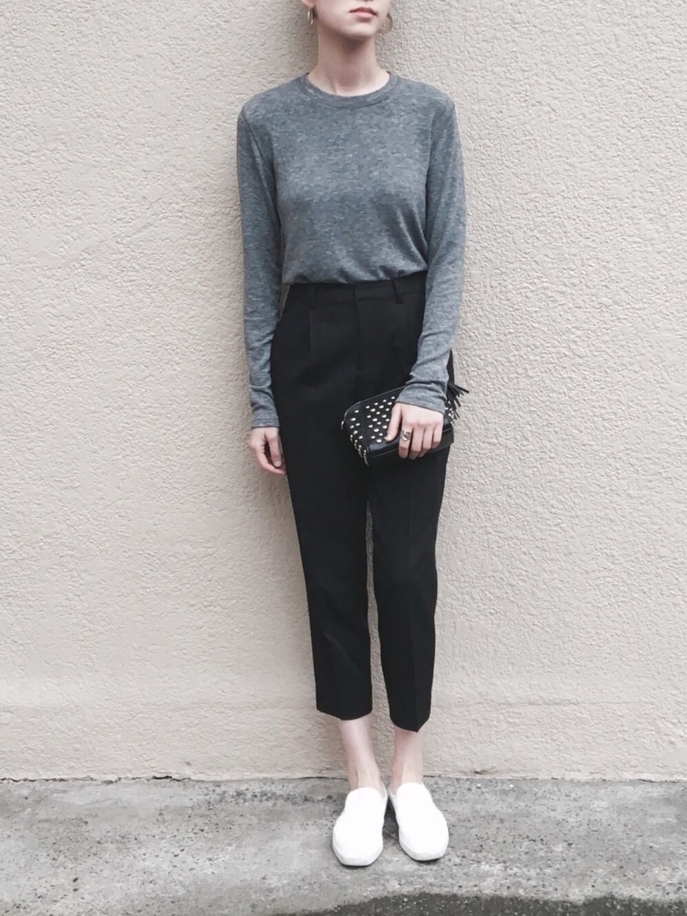 「シンプル、outfit、ootd、kormarch、kormarchサポーターズ、モノトーン」｜「KORMARCHの3色デイリーベーシックTシャツ（Tシャツ/カットソー、その他）」を使った、Ayaさん（レディース・173cm）の春コーディネートの1枚目の写真