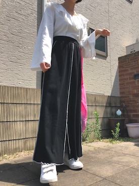 「Kastane（カスタネ）のパイピングメロウフレアスカート（スカート、ブラック系）」を使った、ゆうさん（レディース・159cm）の春コーディネート