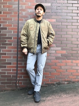 「AVIREX（アヴィレックス）のアイテム（MA-1）」を使った、Junichiさん（メンズ・180cm）の秋コーディネート