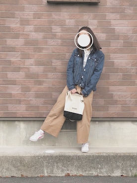 「ロゴパーカー」｜「アイテム（デニムジャケット）」を使った、ぱいんさん（レディース・163cm）の春コーディネート