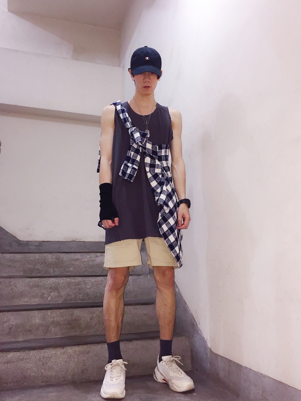 「ootd、夏、街頭穿搭、球鞋、カジュアル、シンプル、スニーカー、ストリート、夏コーデ、Champion」｜「Championの【UNISEX】Champion (チャンピオン) ローキャップ（キャップ、ブラック系）」を使った、ionism_Shiroさん（メンズ・178cm）の夏コーディネートの1枚目の写真