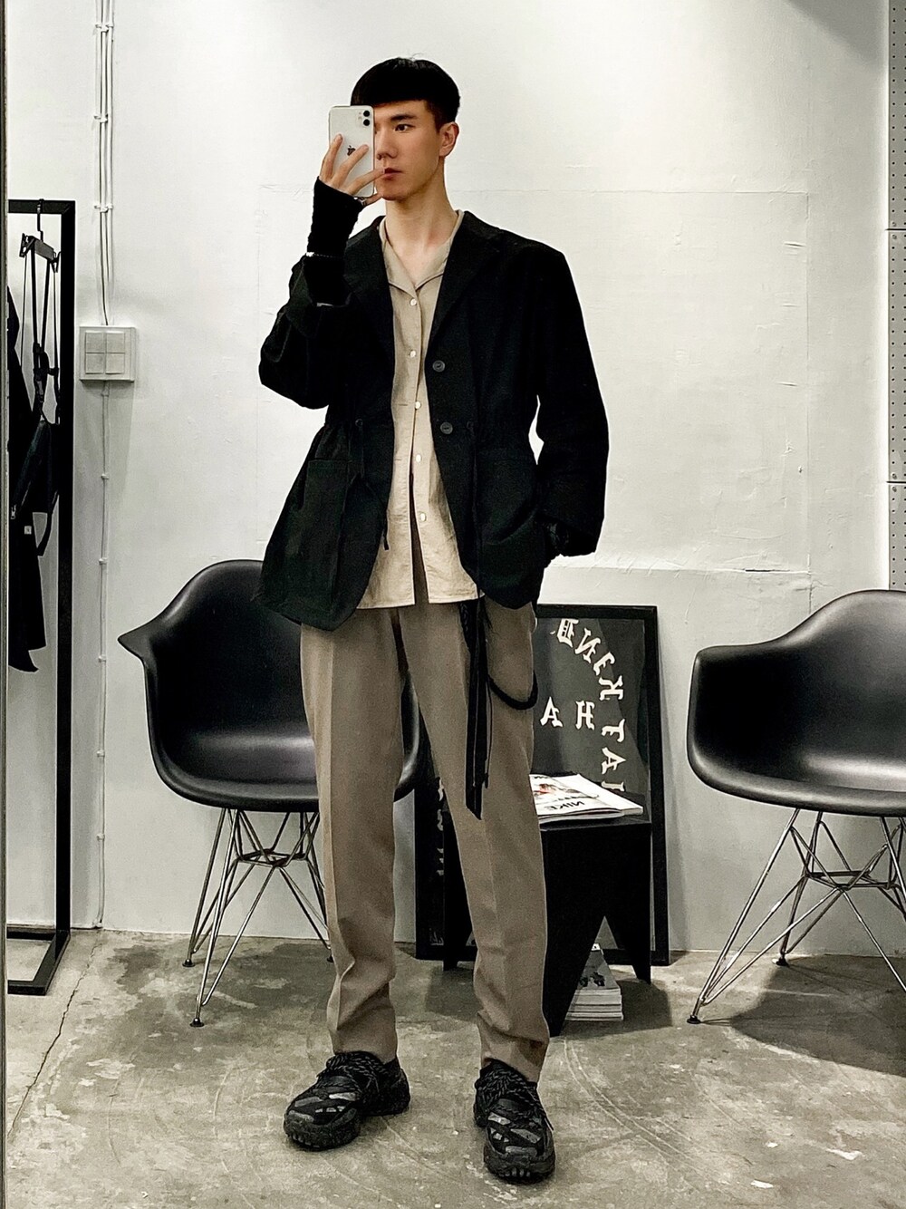 「ootd、街頭穿搭、球鞋、NIKE、韓系、Taiwan、韓国ファッション、カジュアル、スニーカー、今日のコーデ」｜「professor.eのアイテム（テーラードジャケット、ブラック系）」を使った、ionism_Shiroさん（メンズ・178cm）の夏コーディネートの1枚目の写真