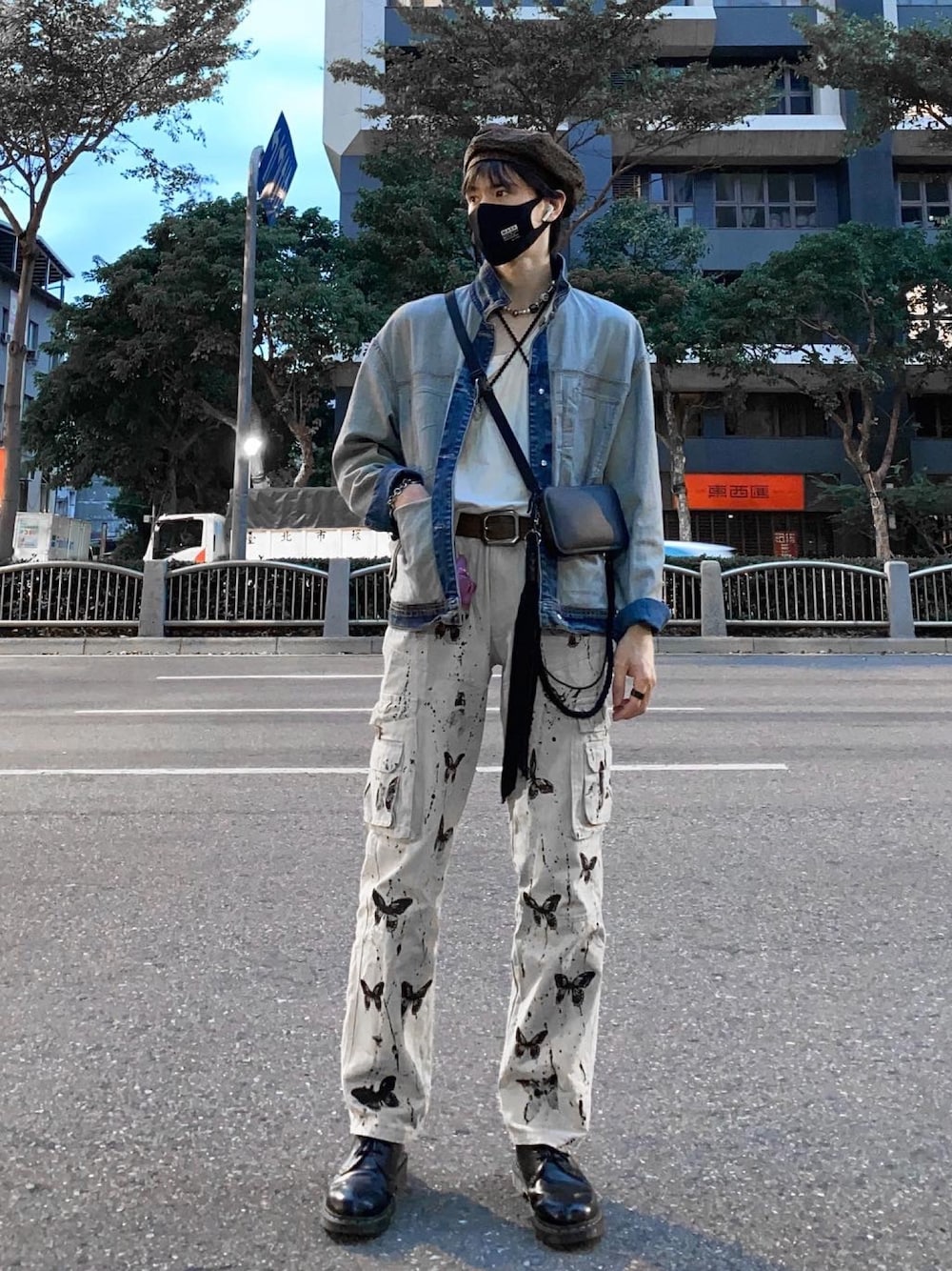 「ootd、秋のコーデ、秋コーデ、デニム、オトナカジュアル、カジュアル、カジュアルコーデ、レイヤードスタイル、ストリート、今日のコーデ」｜「Sealsonのアイテム（バッグ、ブラック系）」を使った、ionism_Shiroさん（メンズ・178cm）の秋コーディネートの1枚目の写真
