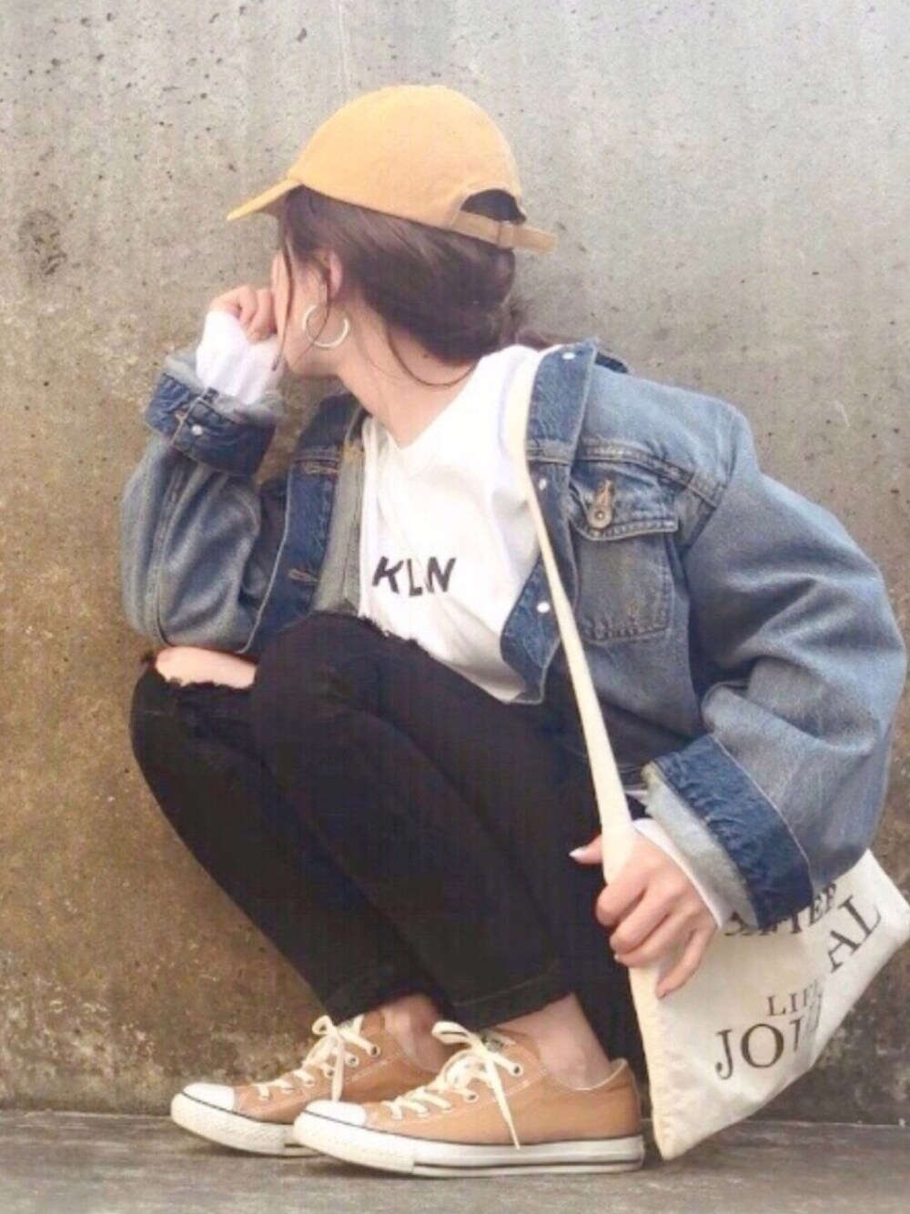 「カジュアル、シンプル、春コーデ、スニーカーコーデ、ootd、低身長、デニムジャケット」｜「Bershkaのアイテム（キャップ、イエロー系）」を使った、cocoさん（レディース・153cm）の春コーディネートの1枚目の写真