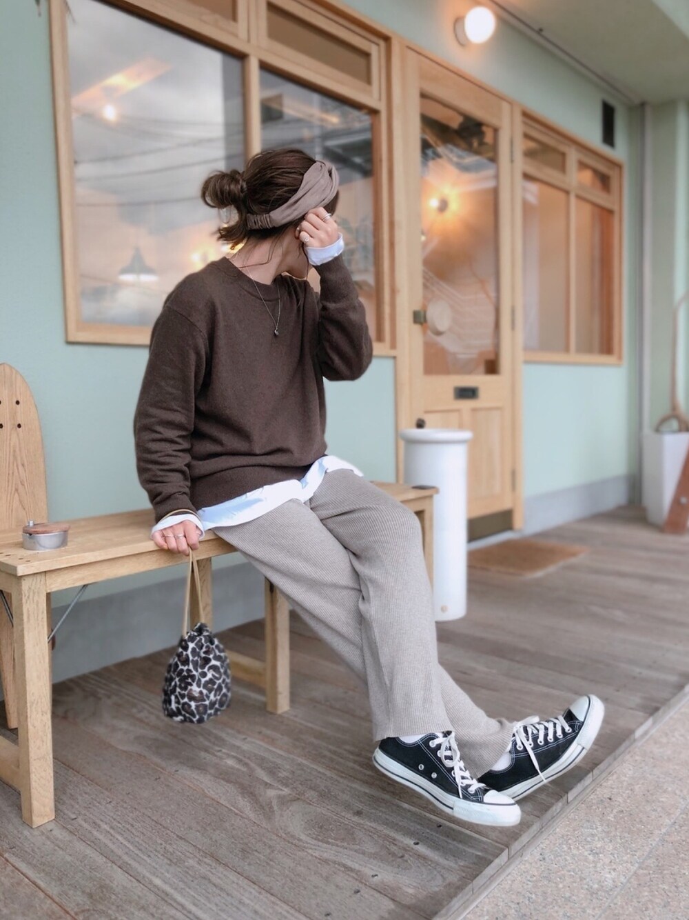 「秋冬コーデ、シンプルコーデ、冬コーデ、ラフ、低身長コーデ、大人カジュアル、ブラウン、ワントーンコーデ、ニットパンツ、コンバース」｜「niko and...のアイテム（ニット/セーター、ブラウン系）」を使った、cocoさん（レディース・153cm）の冬コーディネートの1枚目の写真