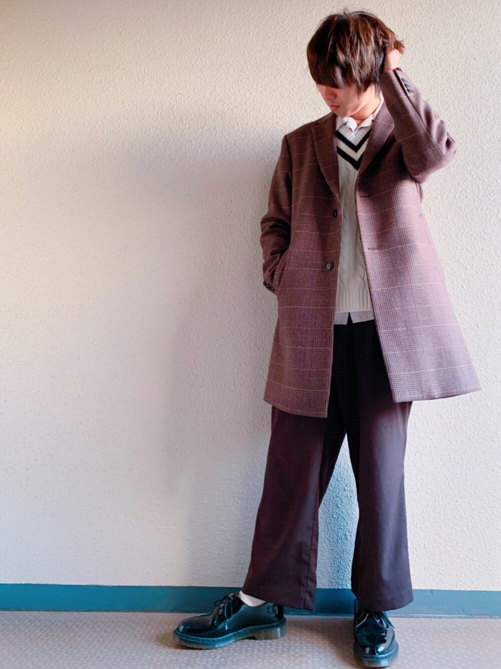 「年末WEAR感謝祭、instagram、チェスターコート、チェック、ニット、カイキンシャツ、ワイドパンツ、Daniel Wellington、Dr.Martens」｜「JOURNAL STANDARDの【SOUTH WALES】CHK CHESTER / チェックチェスターコート　#（チェスターコート、ブラウン系）」を使った、すけっちさん（メンズ・180cm）の冬コーディネートの1枚目の写真