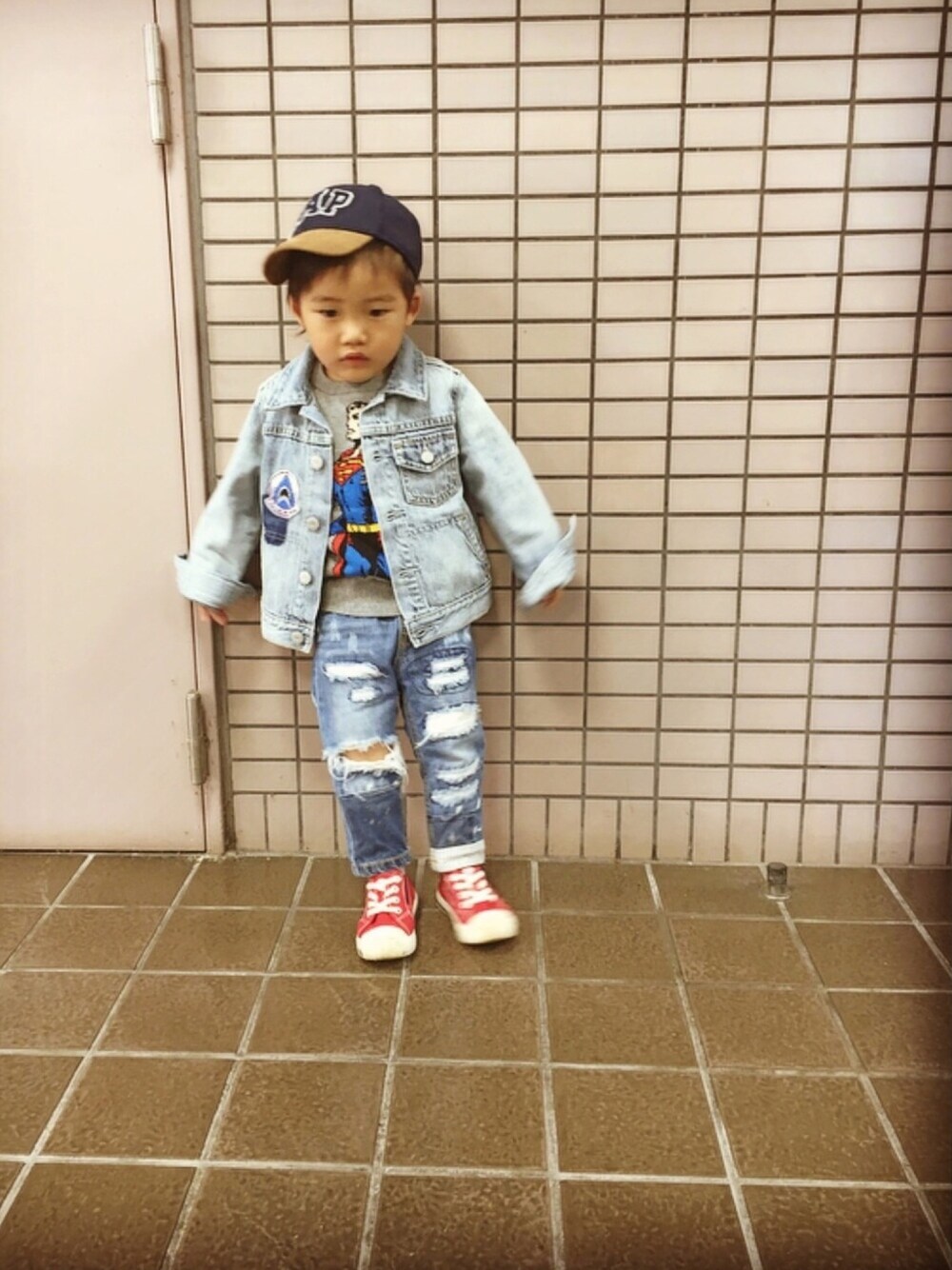 「キッズコーデ、激安コーデ、GAPbaby、GAP、GAPコーデ、キャップ、セーター、赤、2歳児 キッズ 男の子」｜「BREEZEのアイテム（パンツ、その他）」を使った、jinmamaさん（キッズ・90cm）の秋コーディネートの1枚目の写真