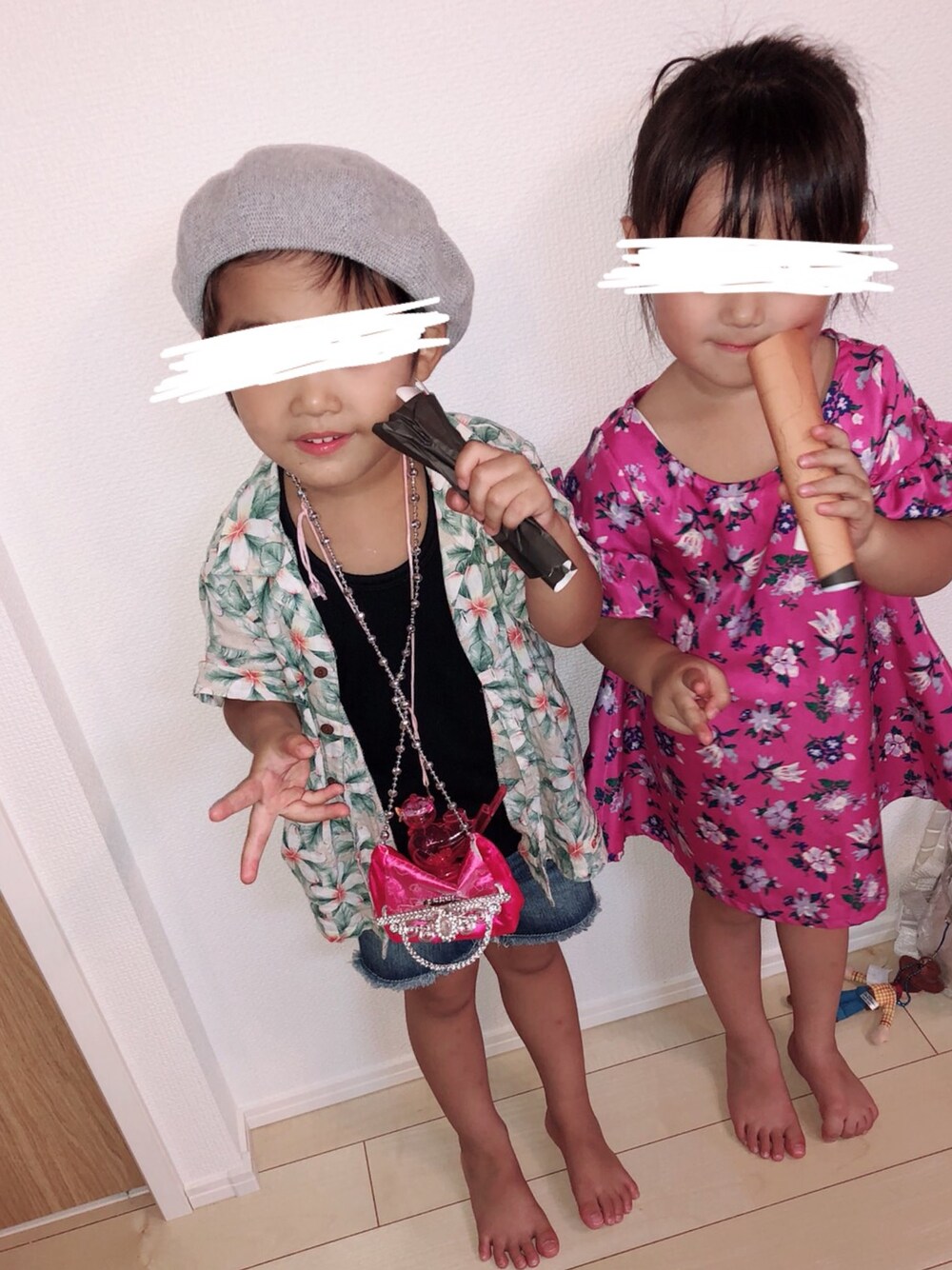 「チビカップル、片想い、大好きな、花柄、花柄シャツ、アロハシャツ、ベレー帽、おとこのこ、ベレー帽男子」｜「通販のアイテム（ハンチング/ベレー帽、グレー系）」を使った、jinmamaさん（キッズ・90cm）の夏コーディネートの1枚目の写真