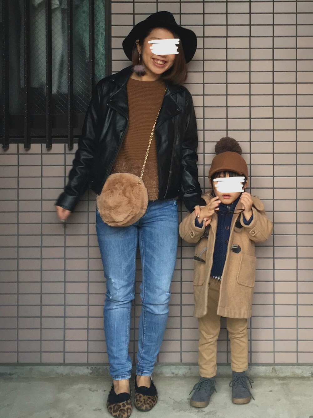 「カジュアルコーデ、男の子コーデ、休日スタイル、秋冬コーデ、ブラウン、ジーンズ、ニット、プチプラ、秋冬」｜「GAPのアイテム（シューズ、グレー系）」を使った、jinmamaさん（キッズ・90cm）の冬コーディネートの1枚目の写真