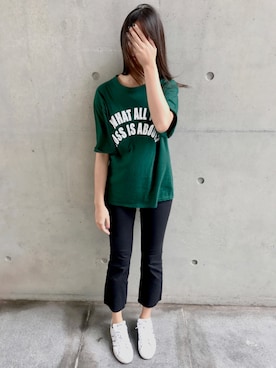 「adidas（アディダス）のアイテム（スニーカー、ホワイト系）」を使った、黃筱淇さん（レディース・170cm）の冬コーディネート