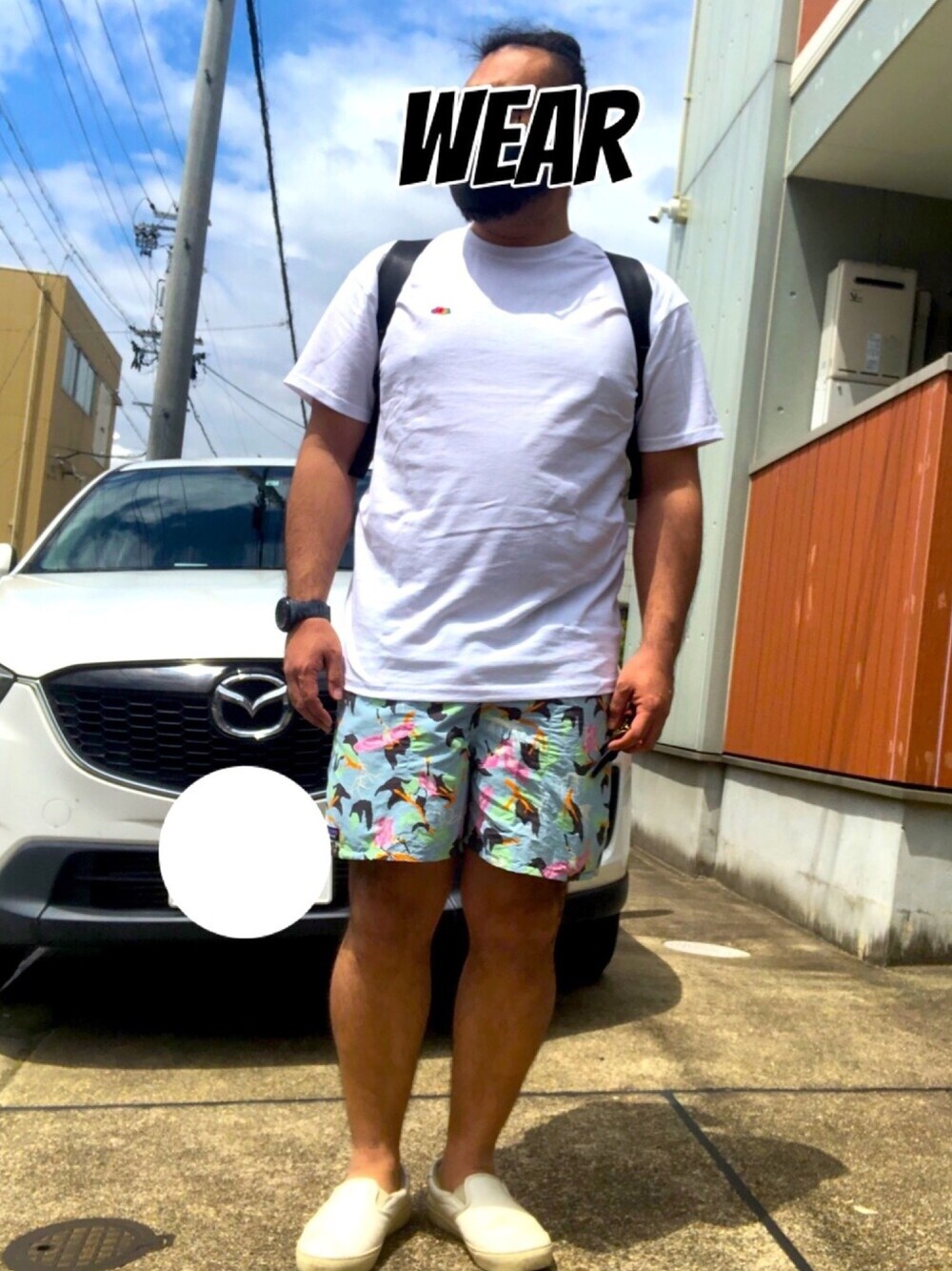「フライターグ、FREITAG、お洒落さんとつながりたい、バギーズショーツ、ショートパンツ、柄パンツ、白Tシャツ、スリッポン、リュック、サックスブルー」｜「FRUIT OF THE LOOMのヘビーウェイト クルーネック Tシャツ(胸ワッペン) TokyoTshirt.st 別注モデル｜FRUIT OF THE LOOM(フルーツオブザルーム)（Tシャツ/カットソー、ホワイト系）」を使った、musashi634さん（メンズ・172cm）の夏コーディネートの1枚目の写真
