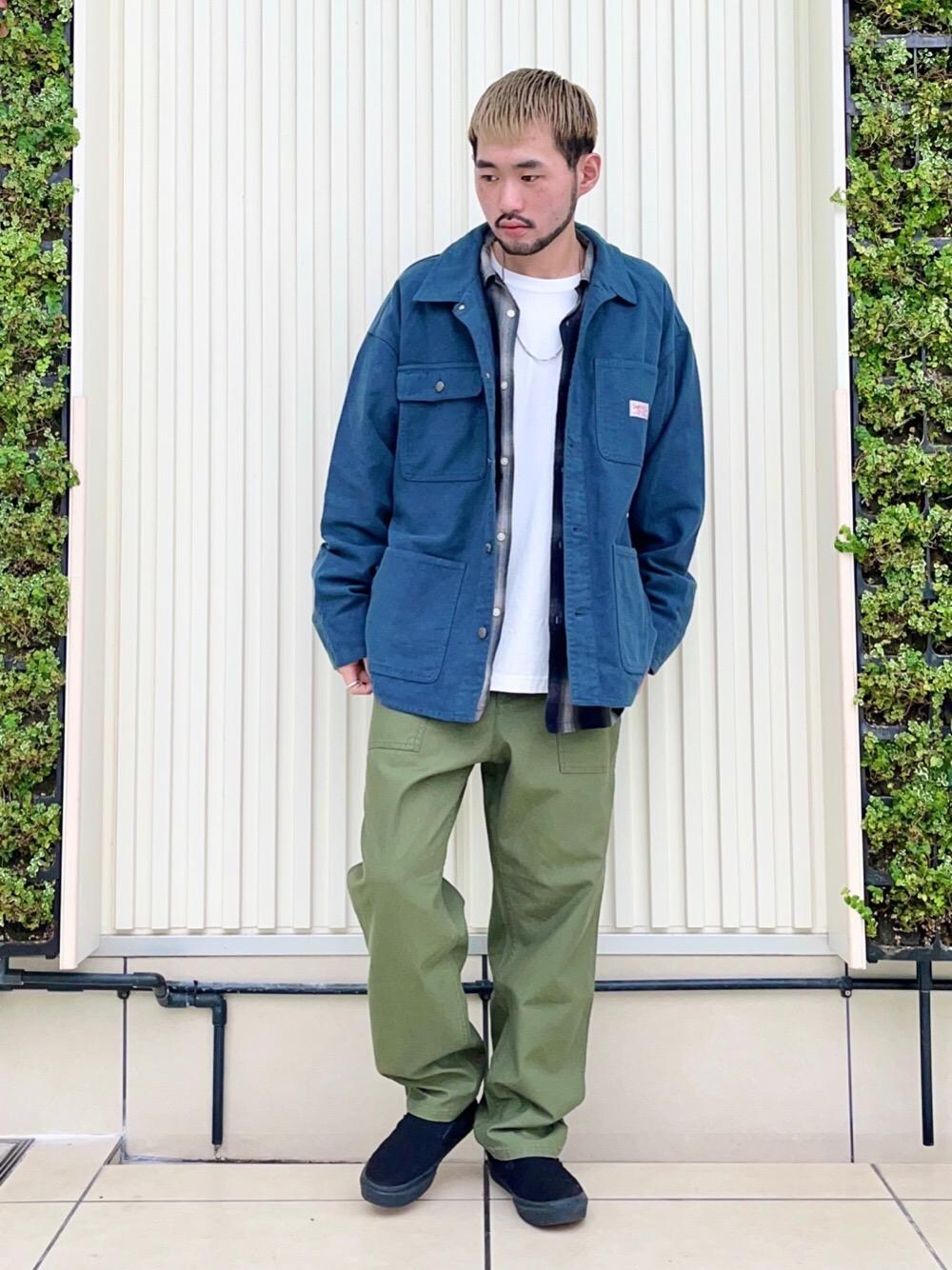 「カバーオール、カーキ、ビックシルエット、シャツスタイル、秋コーデ、着回し抜群、レイヤードスタイル、SMITH'S別注」｜「coenのオンブレチェックオープンカラーシャツ（シャツ/ブラウス、グリーン系）」を使った、coen まいやんさん（メンズ・172cm）の秋コーディネートの1枚目の写真