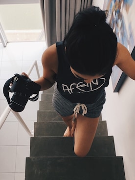 「Afends（アフェンズ）のアイテム（Tシャツ/カットソー、ブラック系）」を使った、Yu Matsumotoさん（レディース・166cm）の秋コーディネート