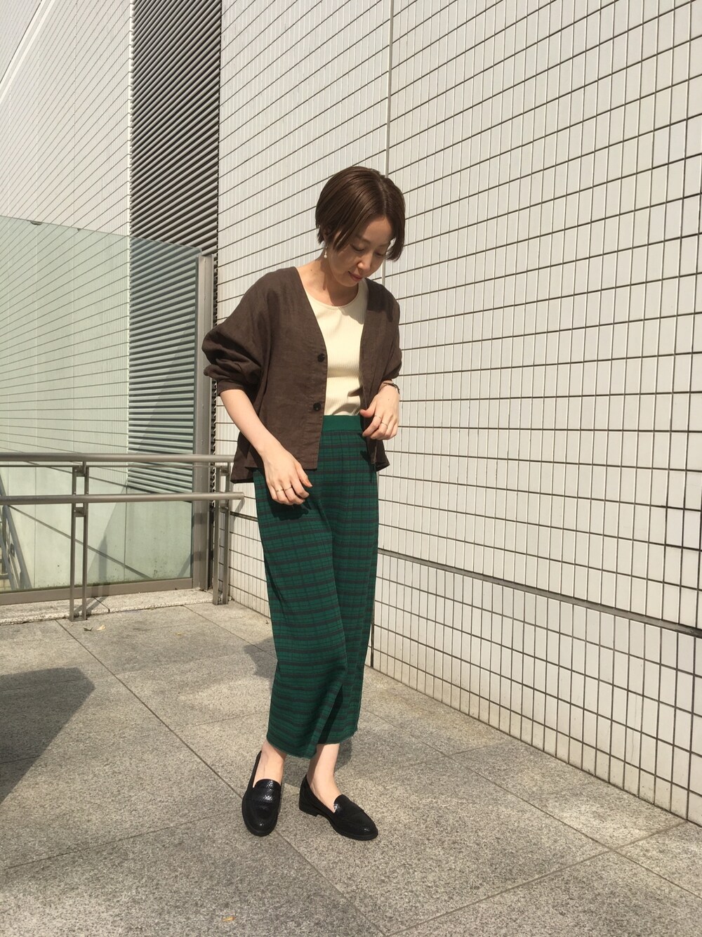 「オトナ女子、カジュアル、休日スタイル、ootd、オトナカジュアル」｜「NOMBRE IMPAIRのプレーティングチェック ストレートスカート（スカート、グリーン系）」を使った、ritz.さん（レディース・163cm）の春コーディネートの1枚目の写真