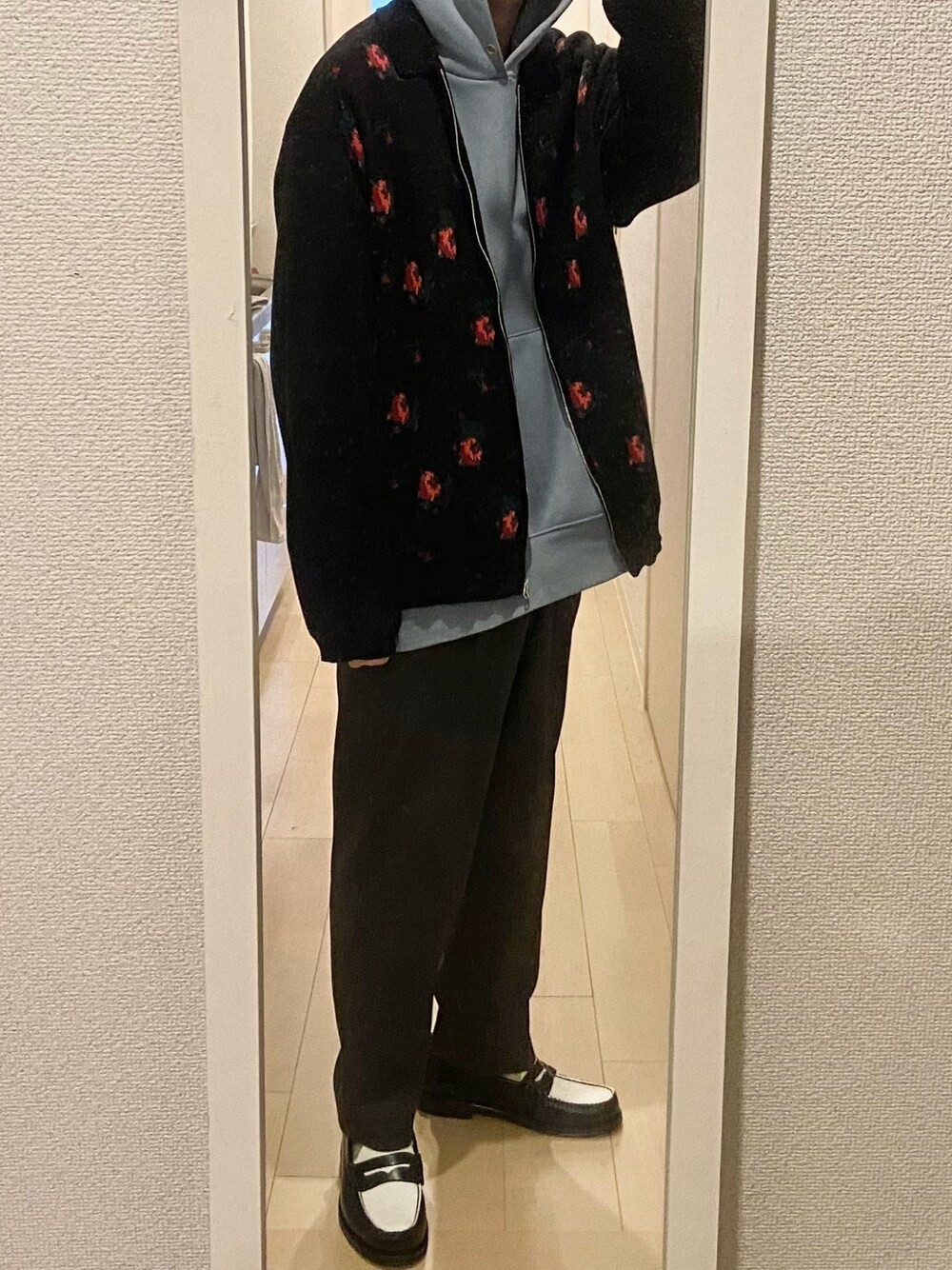 「ストリート、ビッグシルエット、オーバーサイズ、ootd」｜「TTT MSWのアイテム（ニット/セーター、ブラック系）」を使った、Don'tFollowMeさん（メンズ・165cm）の冬コーディネートの1枚目の写真