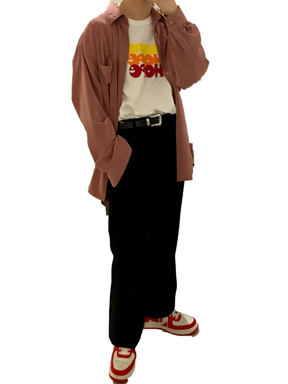 「春コーデ、シンプル、スニーカーコーデ、休日コーデ、古着コーデ」｜「GILDANのアイテム（Tシャツ/カットソー、ホワイト系）」を使った、Don'tFollowMeさん（メンズ・165cm）の春コーディネートの1枚目の写真