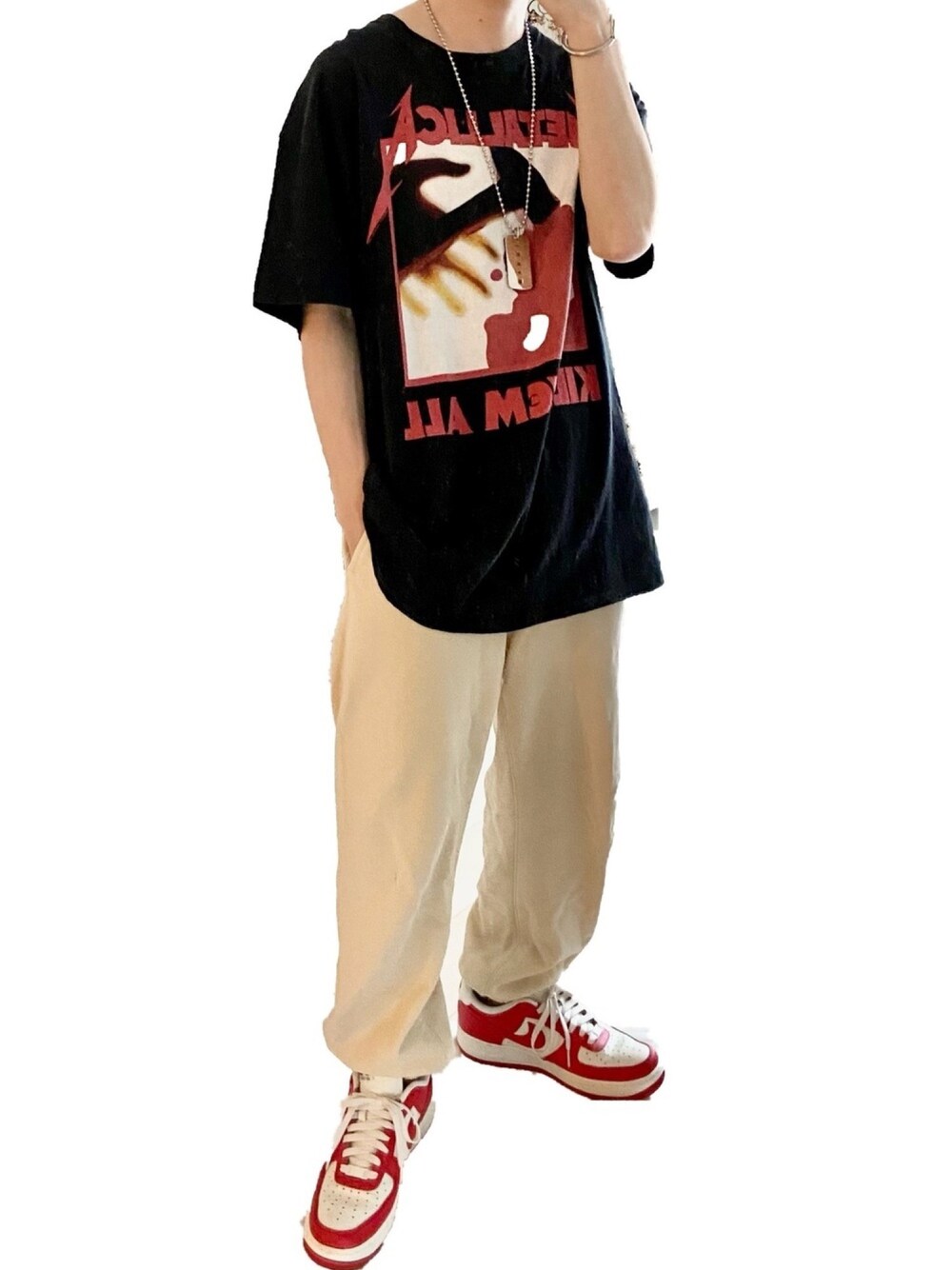 「スニーカー、リラックススタイル、夏、オーバーサイズ、ゆるコーデ、古着コーデ、ストリート、ootd」｜「METALLICAのアイテム（Tシャツ/カットソー、ブラック系）」を使った、Don'tFollowMeさん（メンズ・165cm）の夏コーディネートの1枚目の写真