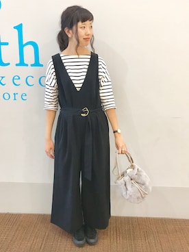 「earth music&ecology（アースミュージックアンドエコロジー）のアイテム（つなぎ/オールインワン）」を使った、mutsumiさん（レディース・165cm）の夏コーディネート