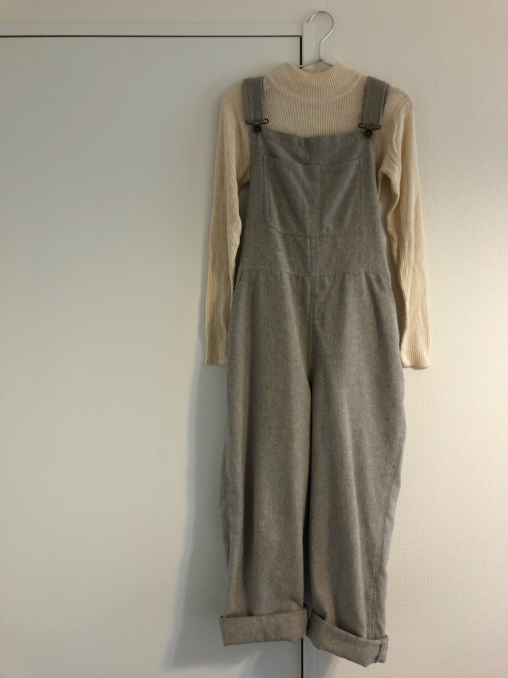 「SM2のアイテム（サロペット/オーバーオール、グレー系）」を使った、みっちゃんさん（レディース・155cm）の秋コーディネートの1枚目の写真