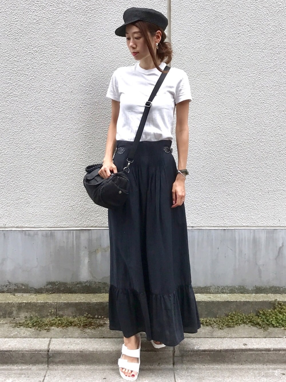 「birkenstock、ビルケンシュトック、ARIZONA、EVAサンダル、ユニクロ、UNIQLO、白Tシャツ、休日コーデ、楽チンコーデ、サンダル」｜「BIRKENSTOCKのARIZONA/アリゾナ_EVA (WOMEN)（サンダル、ホワイト系）」を使った、soliさん（レディース・163cm）の夏コーディネートの1枚目の写真