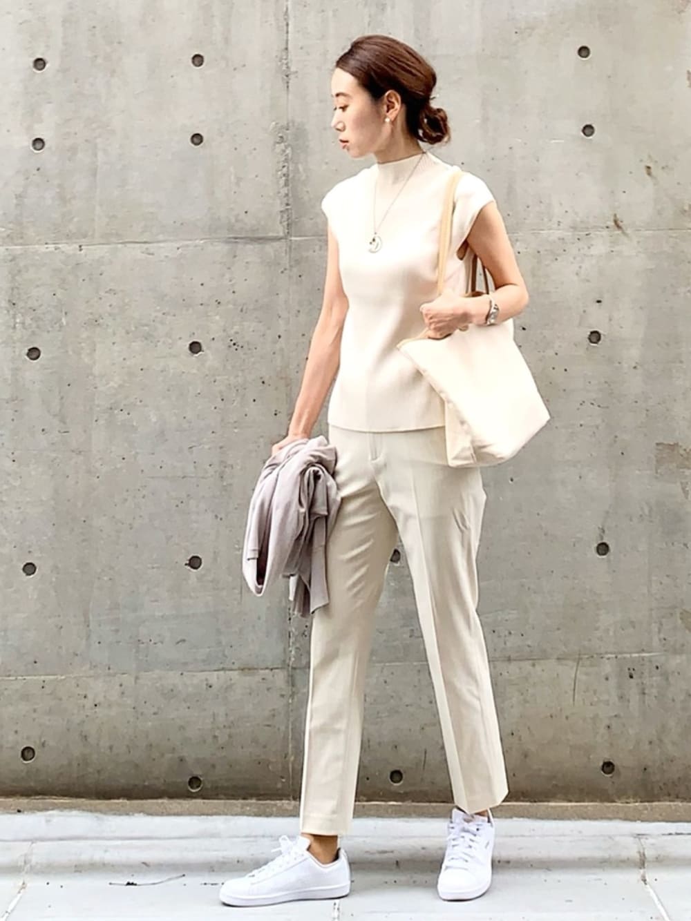 「SENSEOFPLACE、MKT、休日スタイル、オールホワイト、ワントーンコーデ、アンクルパンツ、ユニクロ、UNIQLO、プチプラ、プチプラコーデ」｜「SENSE OF PLACE by URBAN RESEARCHのモックネックフレンチスリーブセーター（ニット/セーター、ホワイト系）」を使った、soliさん（レディース・163cm）の春コーディネートの1枚目の写真
