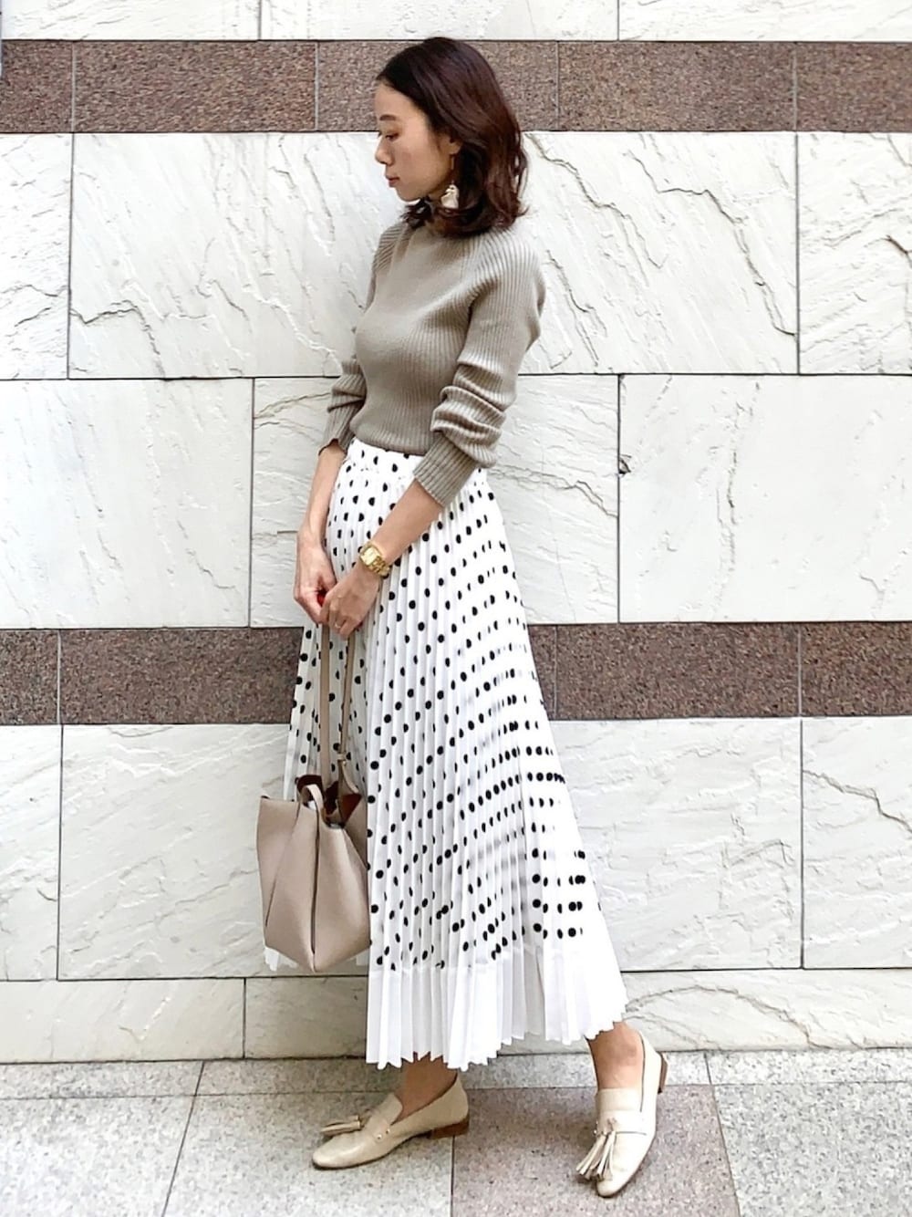 「オフィスカジュアル、お仕事コーデ、きれいめカジュアル、ZARA、プチプラ、プチプラコーデ、ドット、プリーツスカート、春、春コーデ」｜「SENSE OF PLACE by URBAN RESEARCHの【一部カラーWEB先行販売】ストレッチリブハイネックセーター（ニット/セーター、グリーン系）」を使った、soliさん（レディース・163cm）の冬コーディネートの1枚目の写真