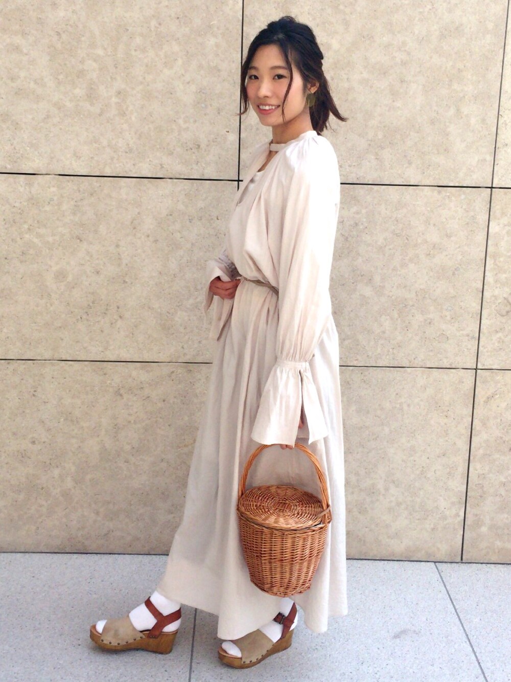 「休日スタイル、outfit、springstlye、spring、ootd、春コーデ、はるコーデ、マキシ丈ワンピース、ワンピース、かごバッグ」｜「EDIT. FOR LULUのANNE THOMAS マルモチーフピアス◆（ピアス（両耳用）、ゴールド系）」を使った、yu--kaさん（レディース・166cm）の春コーディネートの1枚目の写真