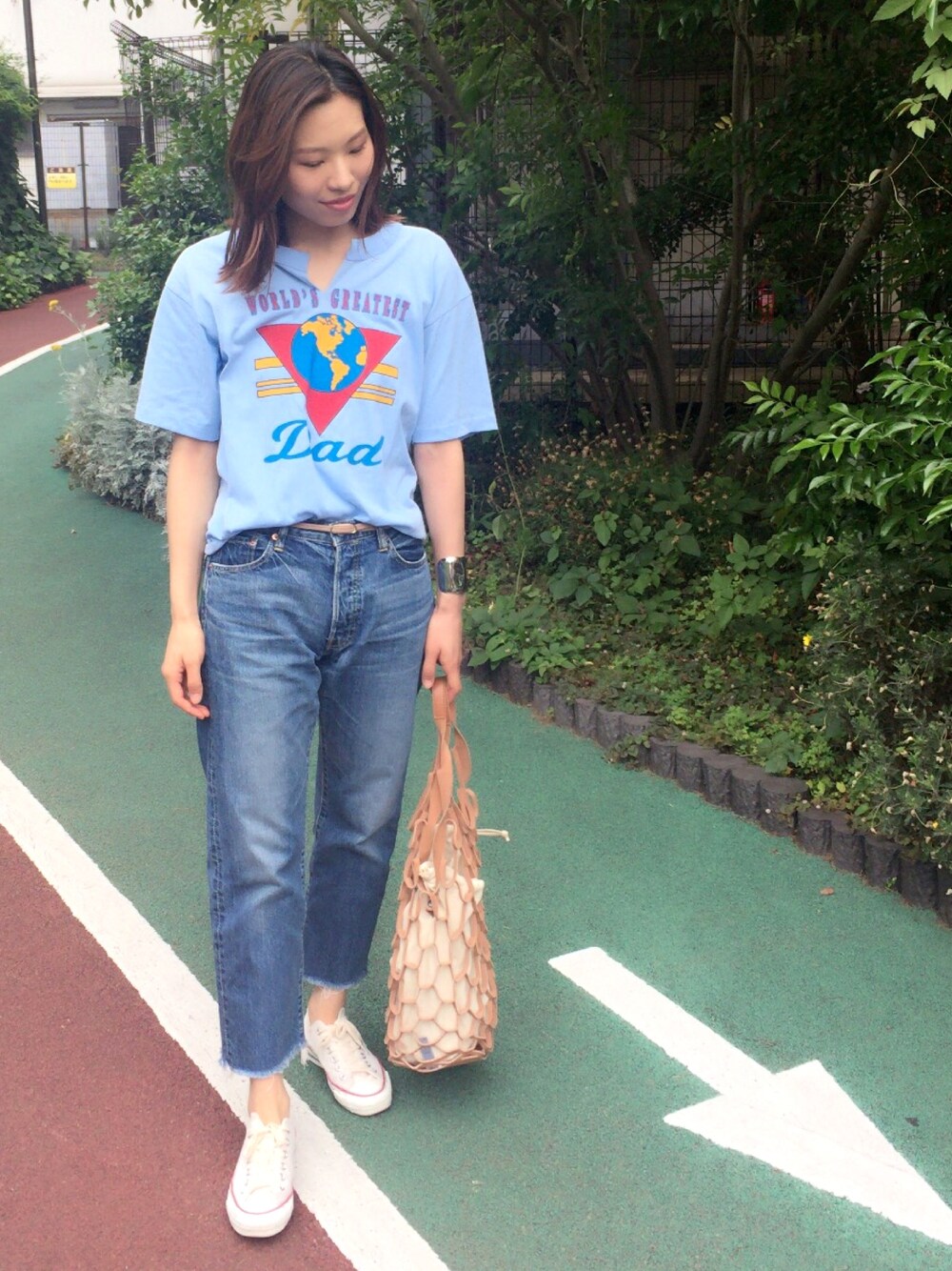 「夏コーデ、オトナカジュアル、リメイク、古着、ヴィンテージ、ロゴT、コンバース、表参道、ootd、outfit」｜「SHENERYのアイテム（Tシャツ/カットソー、ブルー系）」を使った、yu--kaさん（レディース・166cm）の夏コーディネートの1枚目の写真