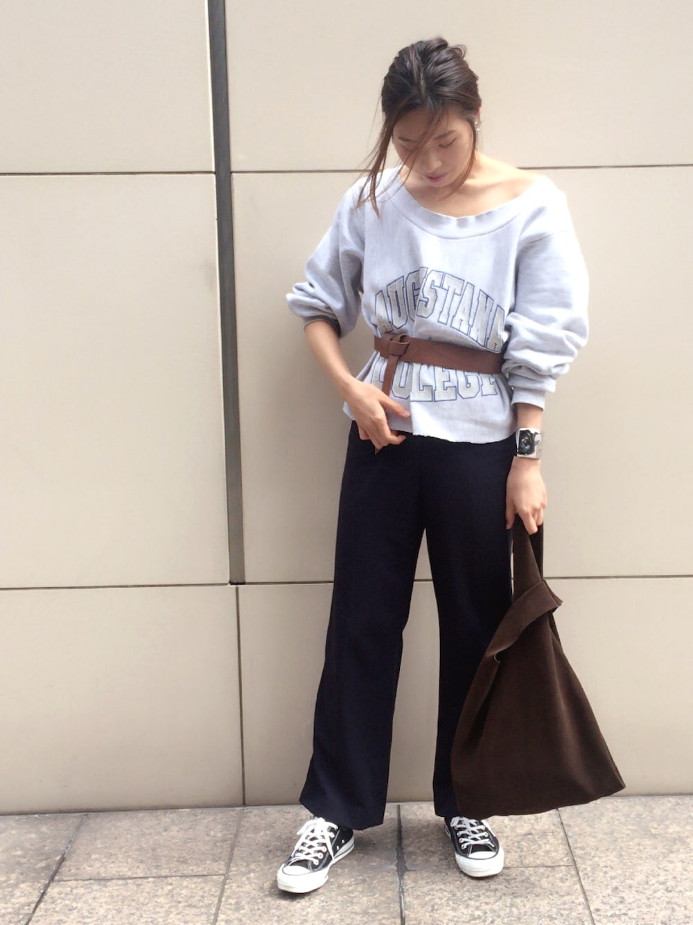 「秋、休日スタイル、オトナカジュアル、ラクチンコーデ、秋のコーデ、ラフ、converse、スニーカー、ラインパンツ、スウェット」｜「SHENERYのアイテム（スウェット、グレー系）」を使った、yu--kaさん（レディース・166cm）の秋コーディネートの1枚目の写真