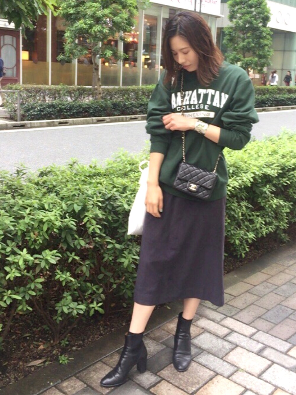 「秋のコーデ、オトナカジュアル、今日のコーデ、outfit、スウェット、古着、autumn、used、ネイビー、ヴィンテージ」｜「VINTAGEのアイテム（スウェット、グリーン系）」を使った、yu--kaさん（レディース・166cm）の秋コーディネートの1枚目の写真