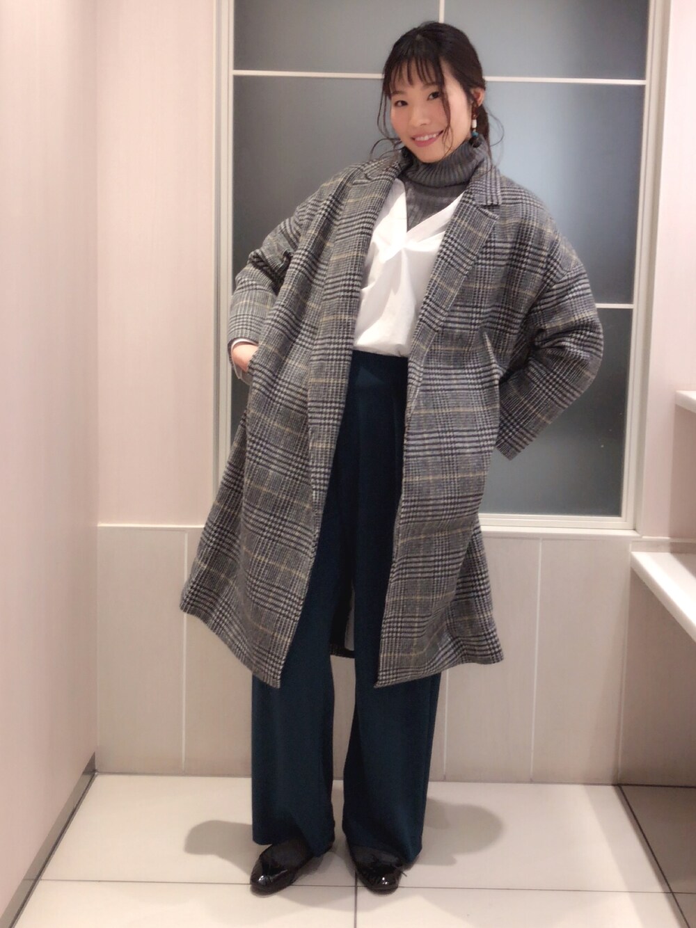 「オトナカジュアル、休日スタイル、今日のコーデ、ootd、タートルネック、大人カジュアル、チェスターコート、チェック、オーバーサイズ、ロングコート」｜「ST,CATのアイテム（イヤリング、ブラウン系）」を使った、yu--kaさん（レディース・166cm）の冬コーディネートの1枚目の写真