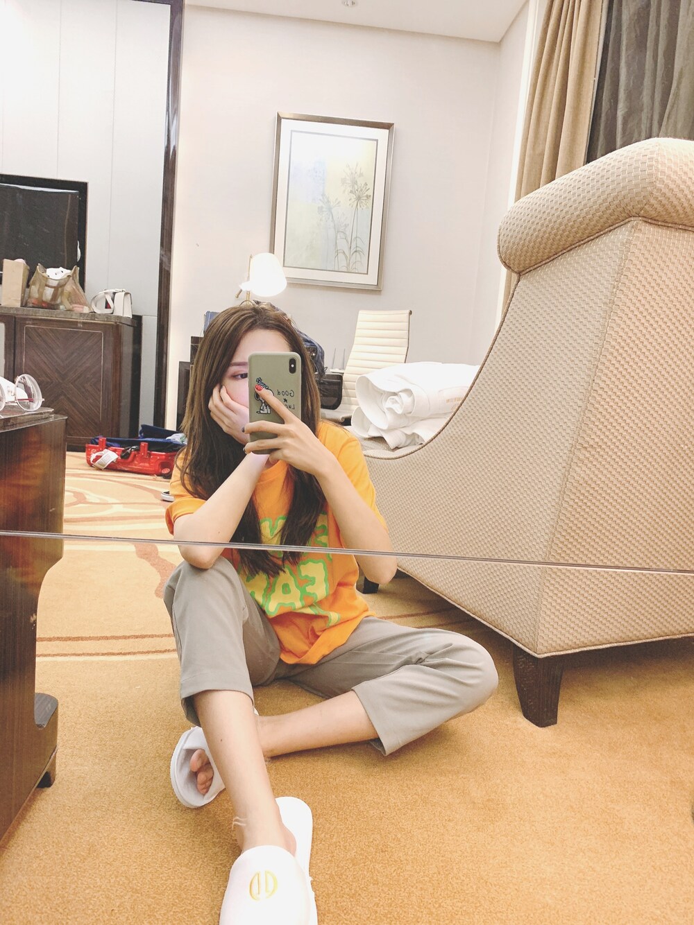 「ootd、日系休闲、夏」｜「UNIQLOのアイテム（Tシャツ/カットソー、オレンジ系）」を使った、Lijiebabeさん（レディース・158cm）の春コーディネートの1枚目の写真