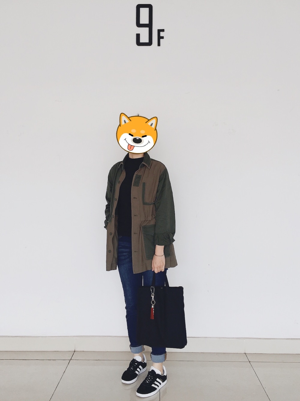 「adidasのアイテム（スニーカー、ブラック系）」を使った、GNparticleさん（レディース・160cm）の春コーディネートの1枚目の写真
