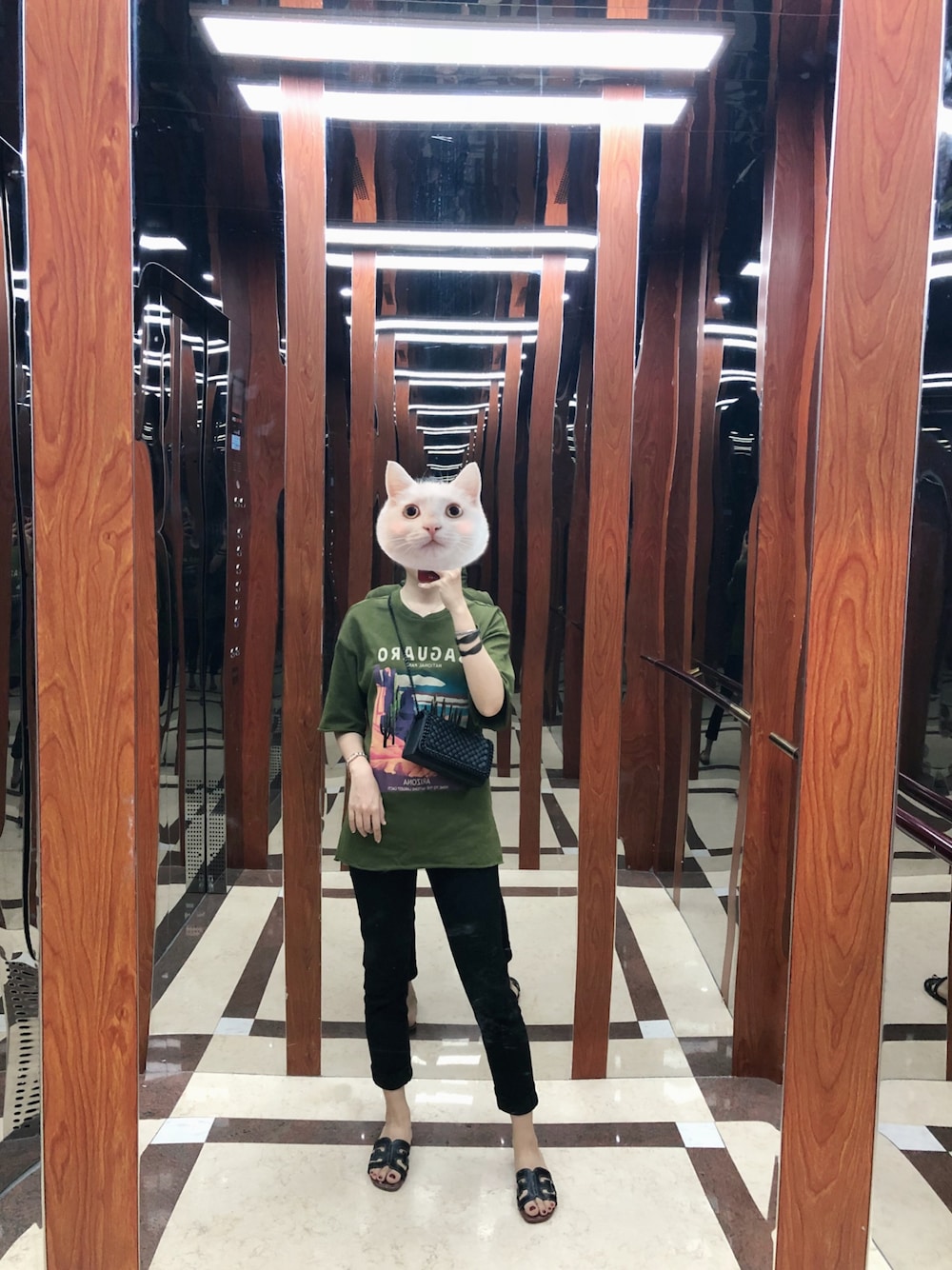 「UNIQLOのアイテム（デニムパンツ、ブラック系）」を使った、GNparticleさん（レディース・160cm）の春コーディネートの1枚目の写真