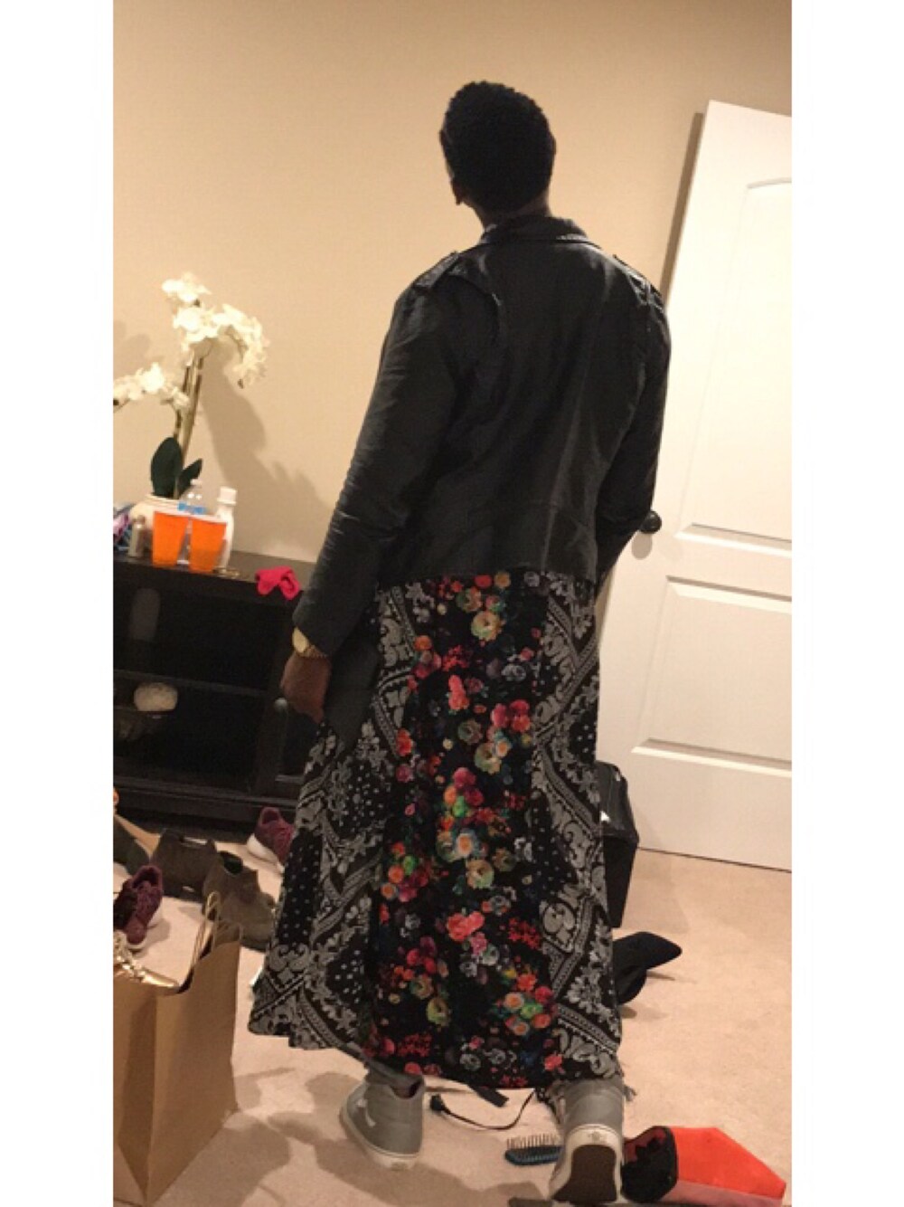 「flower、leather、jacket 、black、duster、LOVE、groundxerollc、ootd、leather jacket、menswear」｜「H&Mのアイテム（ライダースジャケット、ブラック系）」を使った、Clayさん（メンズ・178cm）の春コーディネートの1枚目の写真