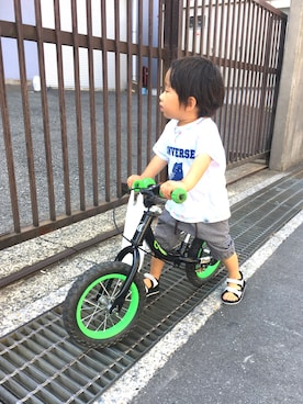 「LAGOM（LAGOM）のアイテム（パンツ、グレー系）」を使った、過ぎた煮さん（キッズ・100cm）の春コーディネート