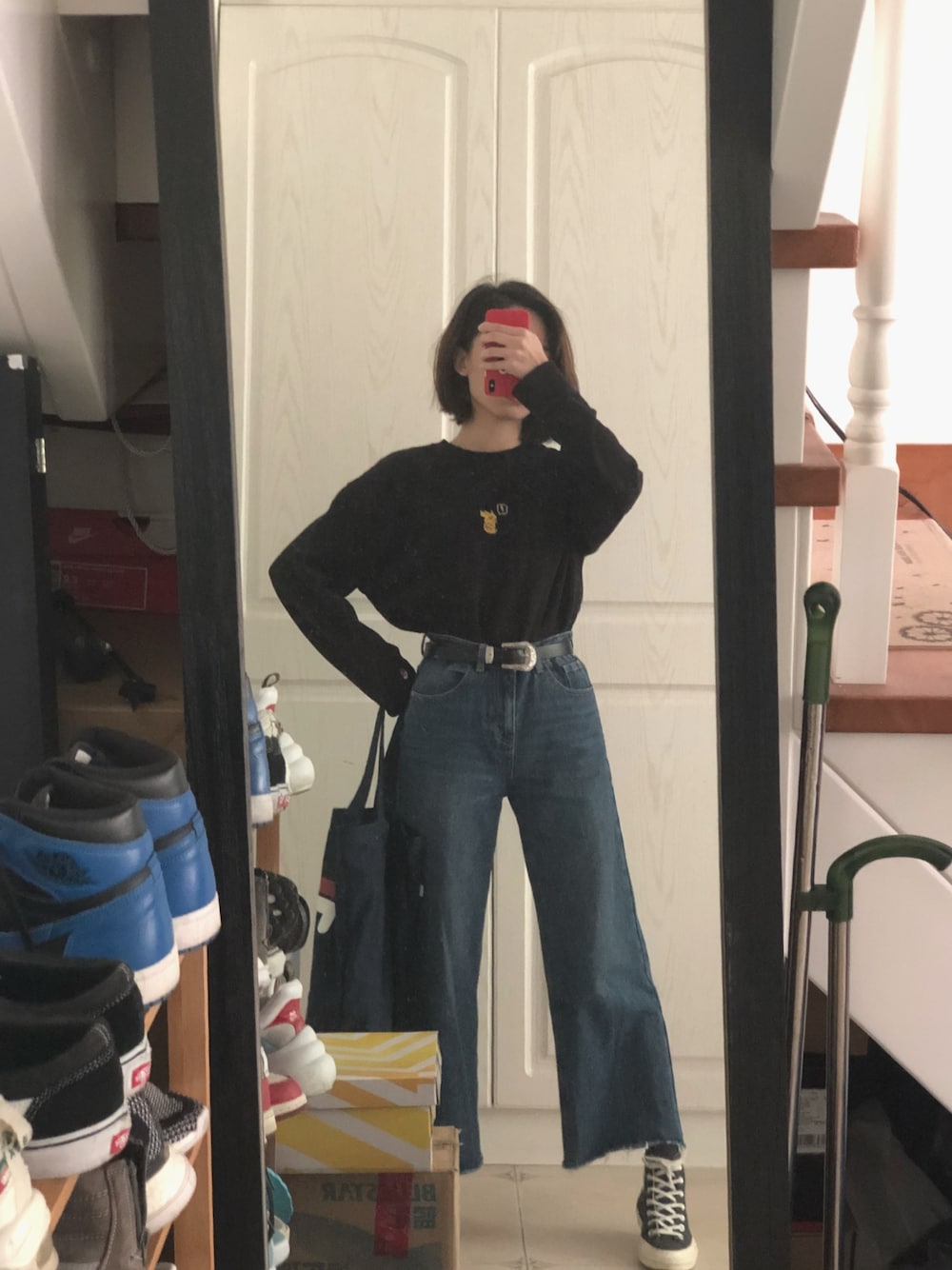 「VINTAGEのアイテム（デニムパンツ、ブルー系）」を使った、桐乡美玲さん（レディース・168cm）の秋コーディネートの1枚目の写真